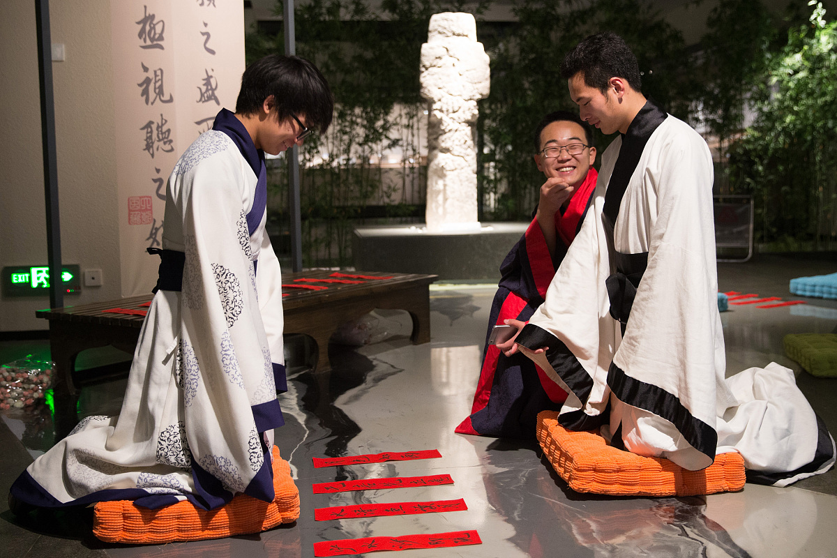 AI对对联：上联我来出，下联你来对！