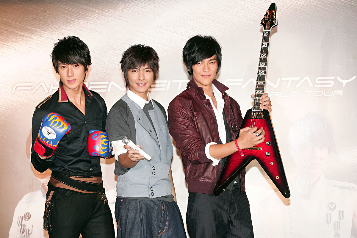2008年8月8日,香港,飞轮海为世界巡演首站宣传.吴尊 炎亚纶 汪东城+++