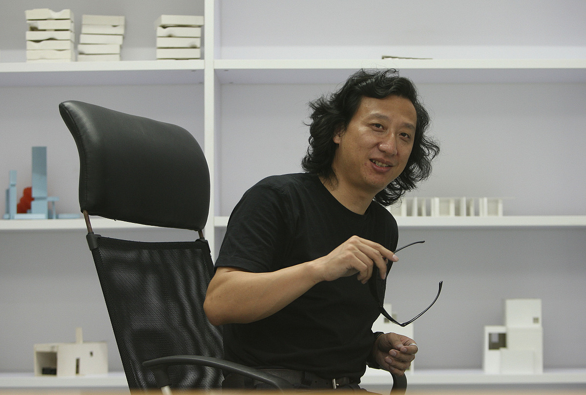 帮我润色一下感谢我的导师华老师对我这多年的悉心指导！感谢湖州市水利局所提供的宝贵资料。感谢我的家人、老师、同学、朋友们对我的全面支持与包容。谢谢建筑学让我拥有了与以往完全不同的生活轨迹。最近通过反思终于有些理解有关建筑学的学习真的与以往的义务教育阶段所接受的教育的侧重点完全不同。我曾经擅长的理科都是有明确的正确答案的学科只要尽快找到正确答案就可告一段落；而建筑学并非如此建筑学一直在追寻更好的答案一