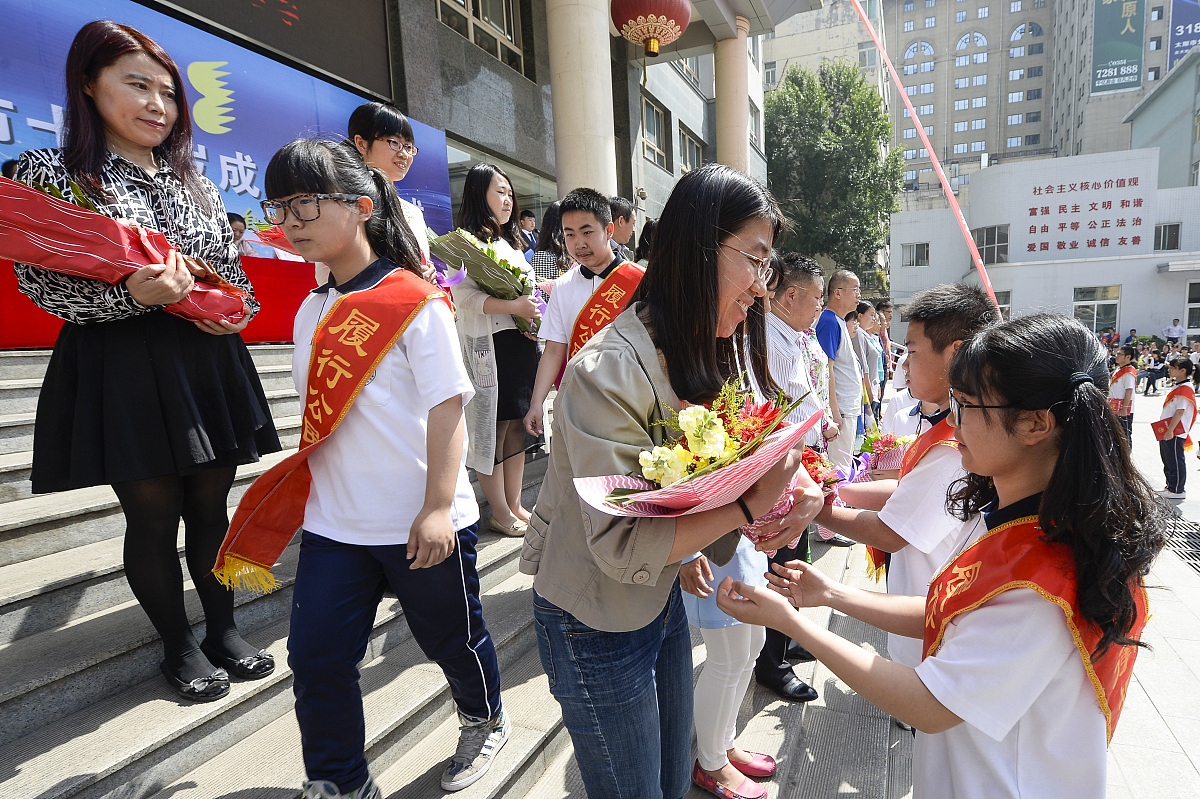 你可以帮我写一段我对我的实习指导老师的评价吗