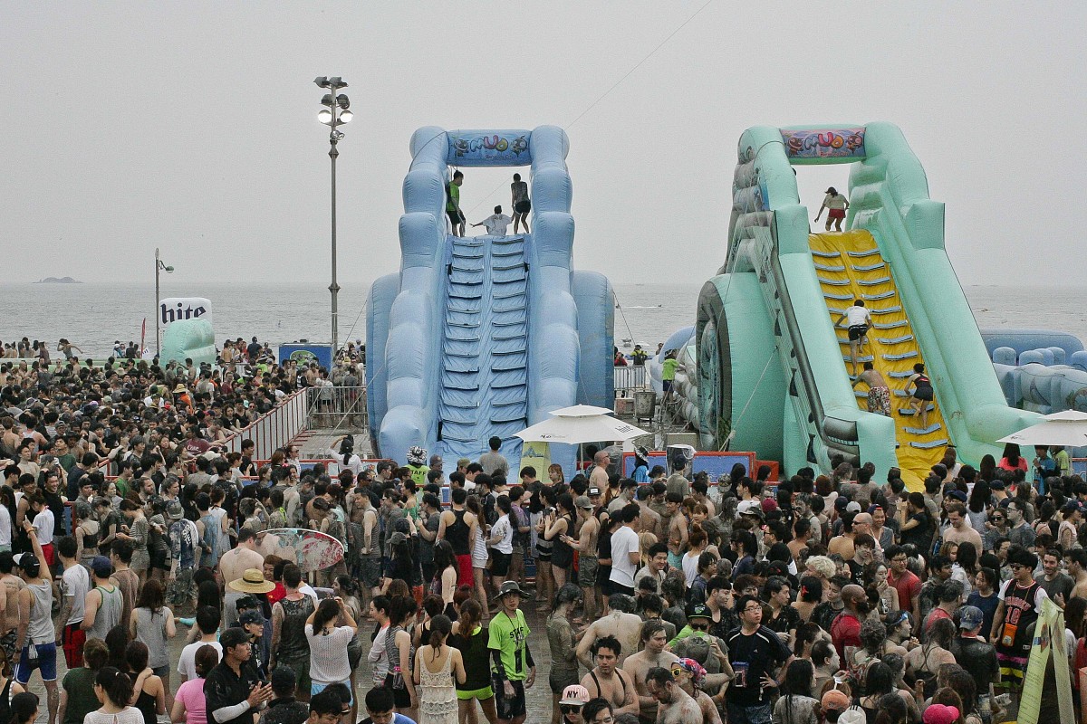 现在你我进行一场辩论赛你正方观点是生活中有必要说废话我反方观点生活中没必要说废话现在你将一直立足于你正方观点的基础上与我辩论 现在开始攻辩环节你作为正方二辩向反方提问且提问要有层次有深度让反方不好反驳不少于10条