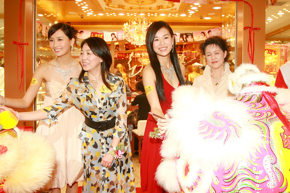 2007年3月28日,香港,"金至尊上水新店开幕礼".胡杏儿,陈法拉+++_+++金