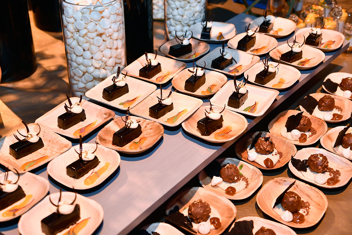 会议主持的开场白不用介绍会议流程要求使用名言名句200字