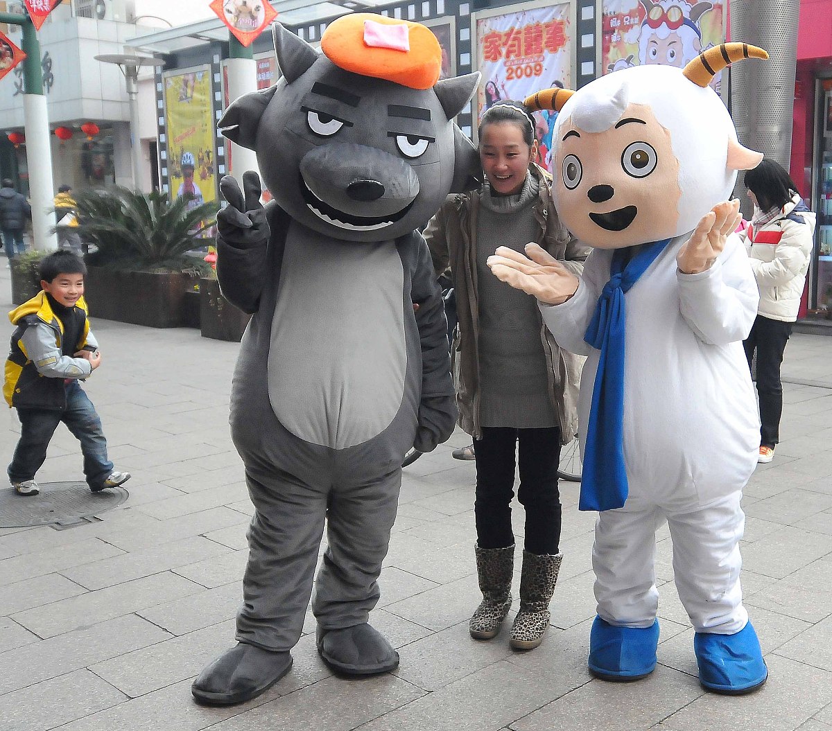 喜羊羊与灰太狼恐怖故事：荒废老宅的惊悚之夜