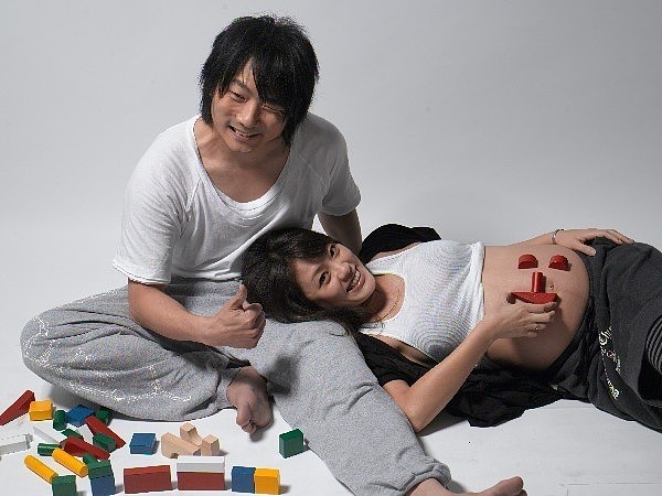 2008年4月4日,台北,五月天石头第一本创作书《我的摇滚妈咪》收录老婆