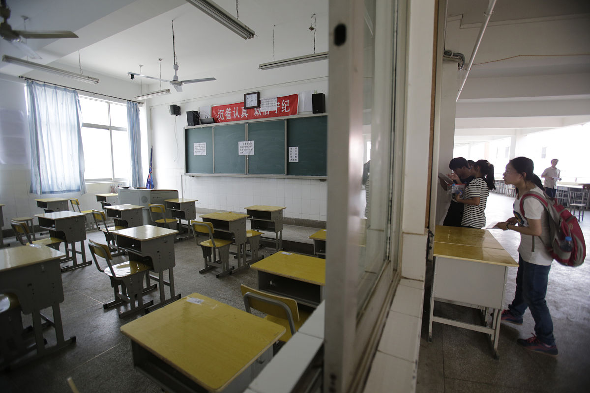 重庆轻工业技工学校专业介绍：机电、食品、服装、美容等热门专业