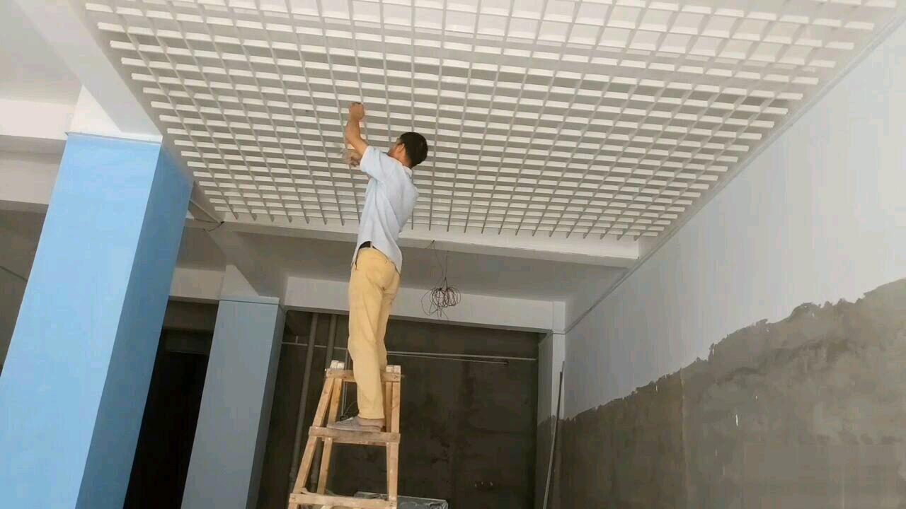 《天花吊顶》白色高级金属铝格栅安装