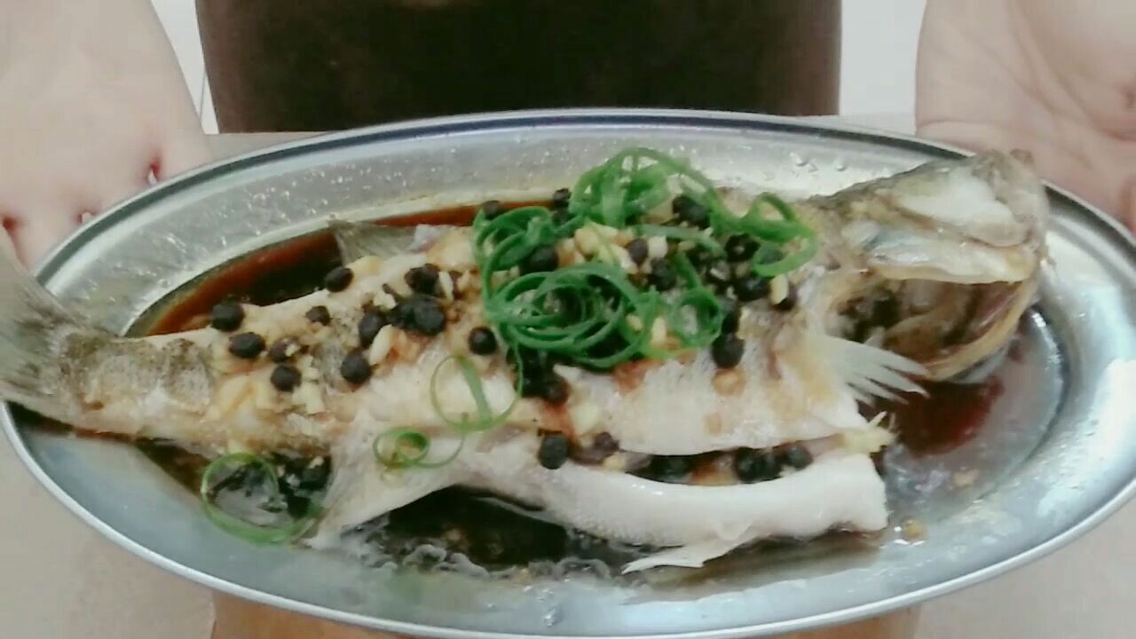 鲜香味美的豆豉蒸鲈鱼,做法简单易学,好吃到停不下来!