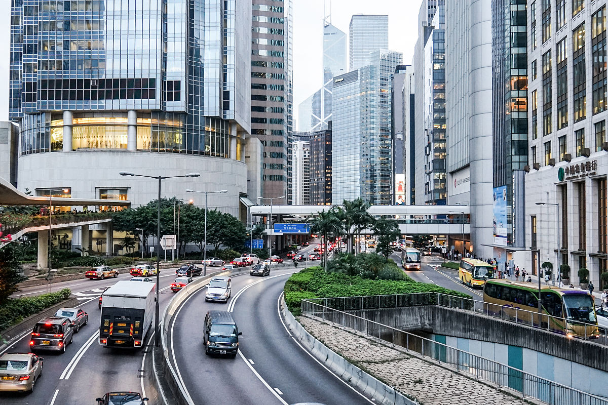 宝格丽在微博上对将台湾列为国家一事道歉但海外社交媒体账号上未见道歉声明。请根据这句话为中心标题句用军事风格的写作风格根据下面的文案写一篇2000字的文章。所有信息都不要省略每两个大段前面都加上小标题开头不用取小标题。文案：事件发生后宝格丽在微博平台发布了道歉声明。但截至发稿宝格丽的海外社交媒体账号上仍未看到任何道歉声明。宝格丽是在海外官网上犯的错误却只在中国大陆的账号上发布了道歉声明。这样的道歉恐