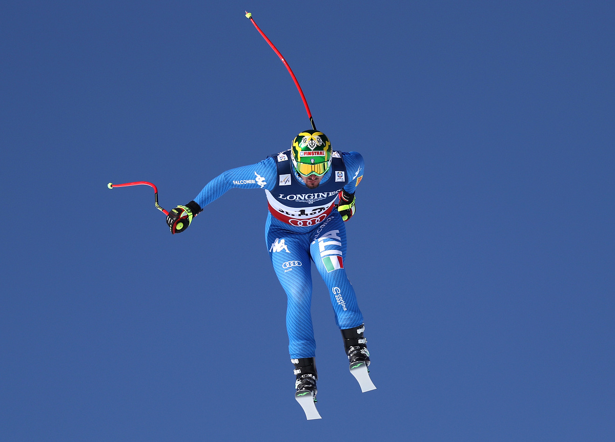 请写出《国际商务导论》课混合式教学改革的条件保障：相关院校在政策、制度、人力、资金、运营等方面的保障。