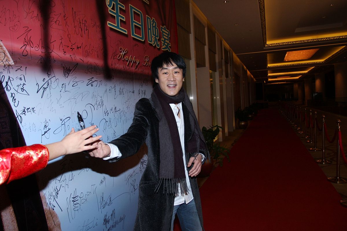 2011年1月19日,北京,亚洲第一位拥有劳斯莱斯的大富翁李晓华在昆仑饭