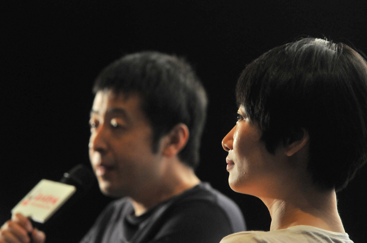 2010年7月4日,浙江宁波,电影《海上传奇》宣传发布会.  (应摄影师要求