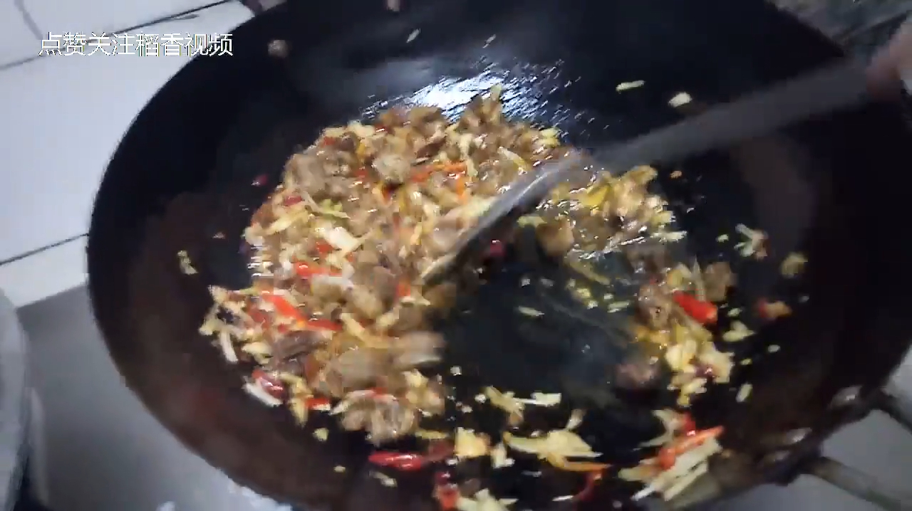 四川自贡:做份仔姜鸭,加了一小碗仔姜丝,仔姜丝比鸭子好吃
