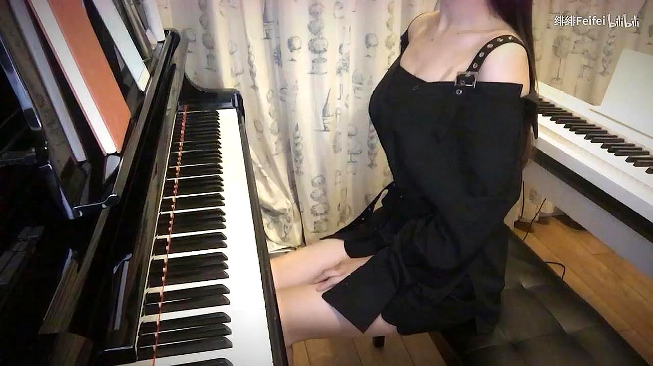 [图]美女在家钢琴弹奏周杰伦《十一月的萧邦》经典曲目《夜曲》太好听