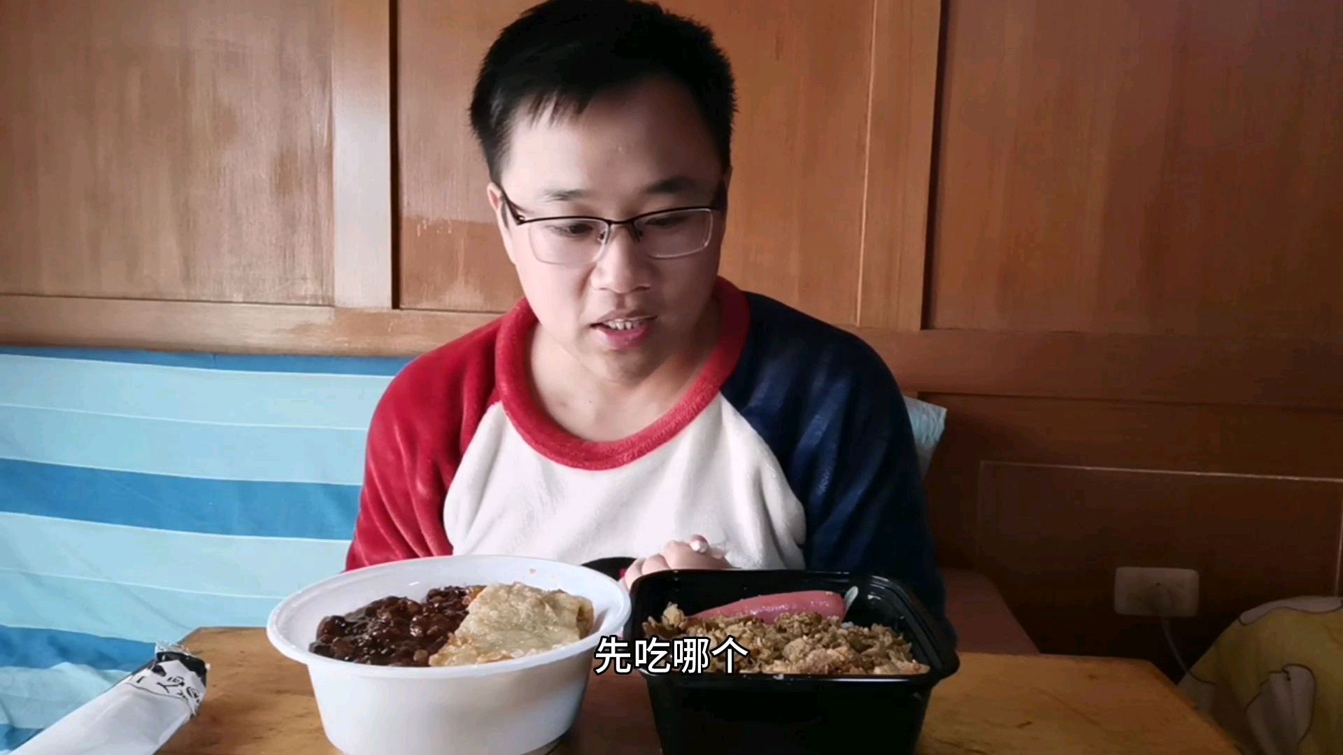 香酥排拌饭加孜然烤肉拌饭,小伙一顿吃两盒,太爽了