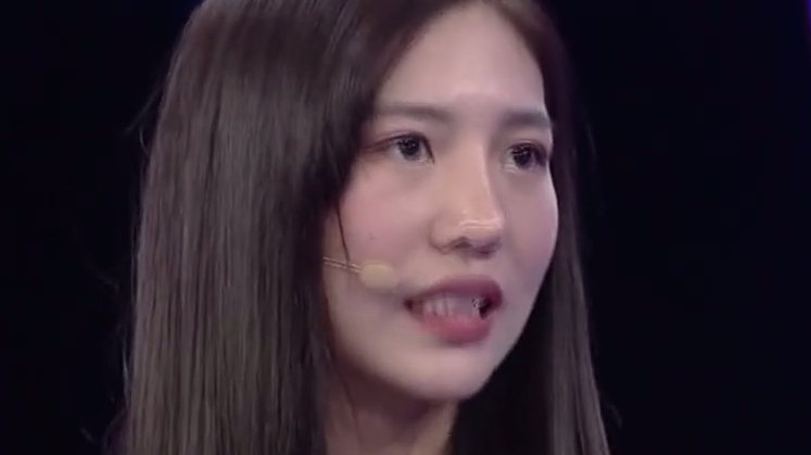 妈妈生日那天惊喜收到女儿送的蛋糕,感动不已,果然是贴心小棉袄