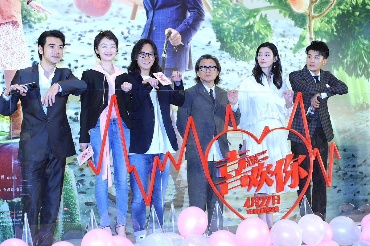 男生喜欢你的300种表现：如何判断他是否对你动心？