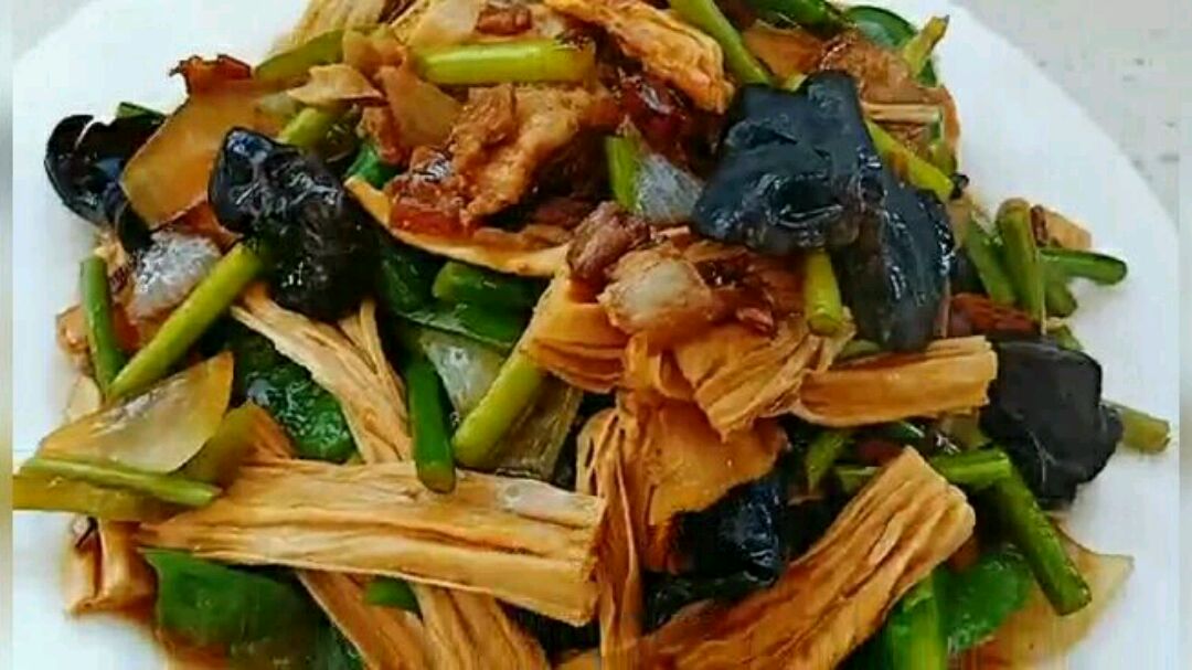 肉杂盘,在邯郸是一道很火的家常菜,人人都喜欢吃,色味俱全