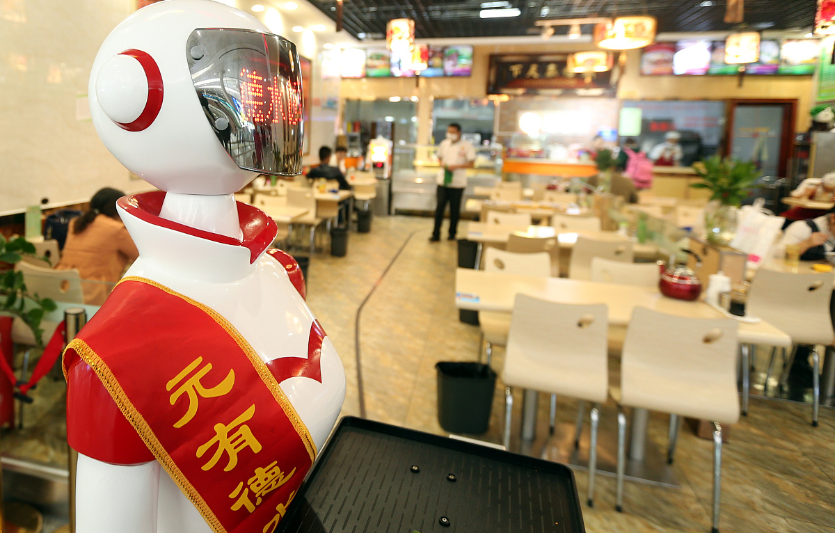 肯德基投放餐饮配送机器人