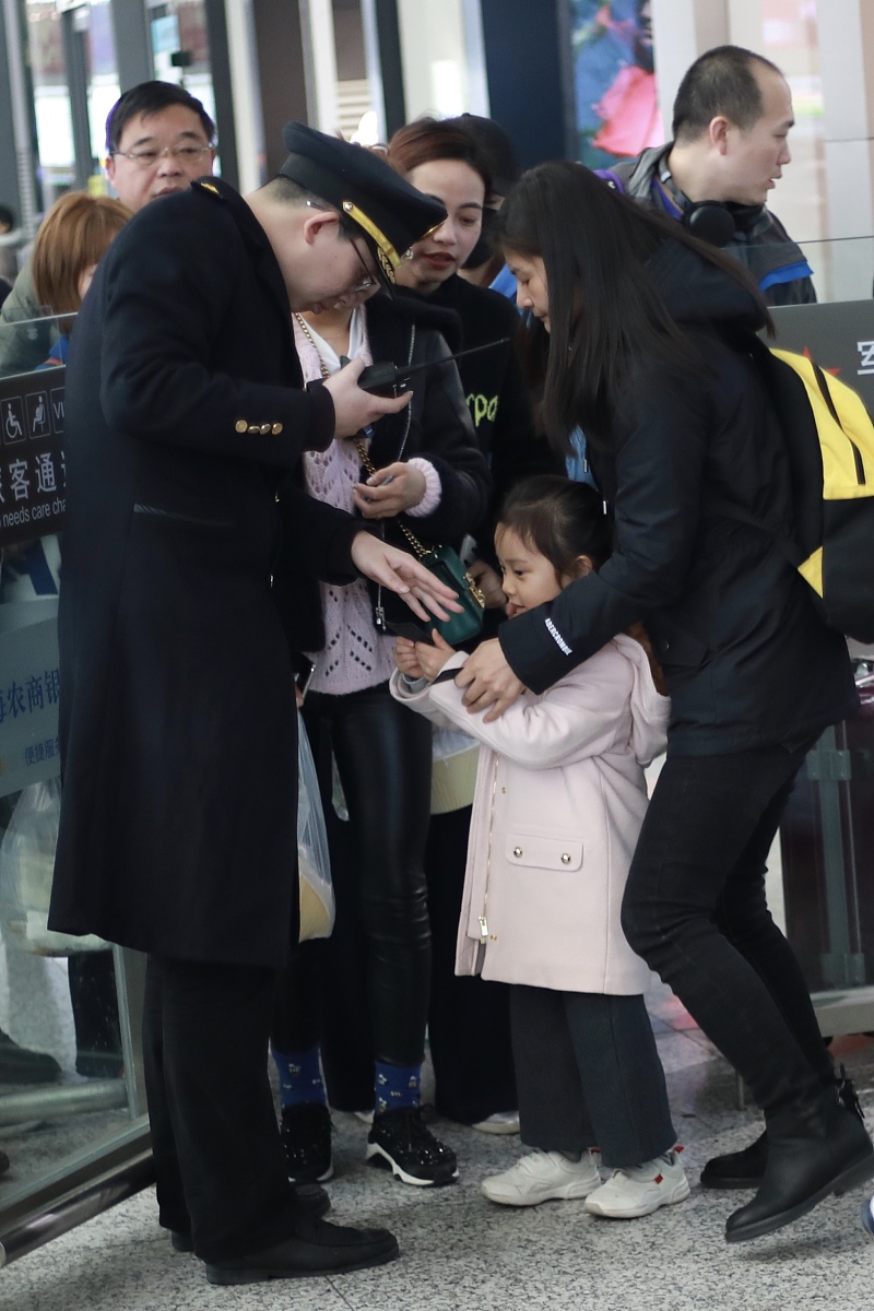 发现妻子出轨，孩子非亲生怎么办？ - 处理出轨和亲子关系的冷静指南