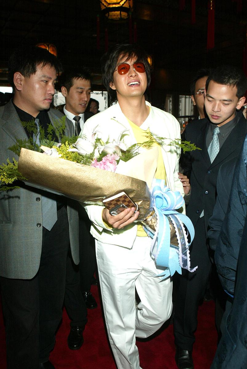 2004年3月6日,韩国男星裴勇俊为新片「丑闻」来台宣传  +++_+++裴勇俊