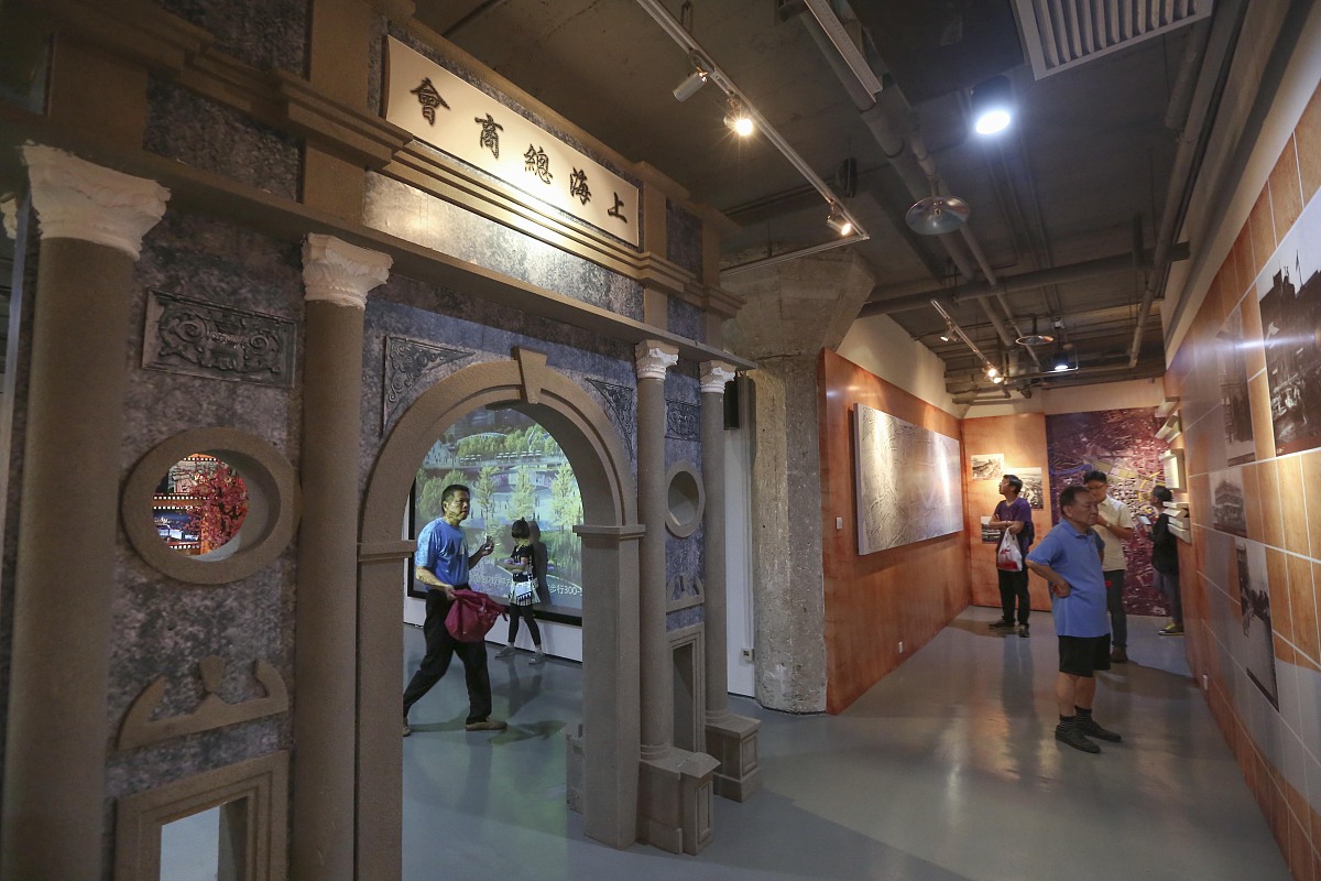 请给个上海半日游旅行攻略起点和终点都在上海火车站交通方式最好以地铁为主。