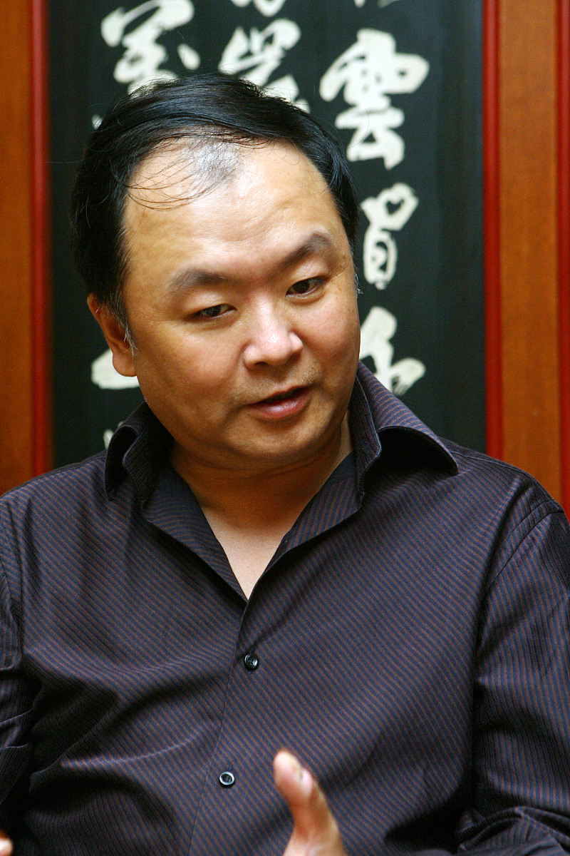 2008年7月24日,北京,大型史诗剧《三国》召开播映权签约发布会.高希希