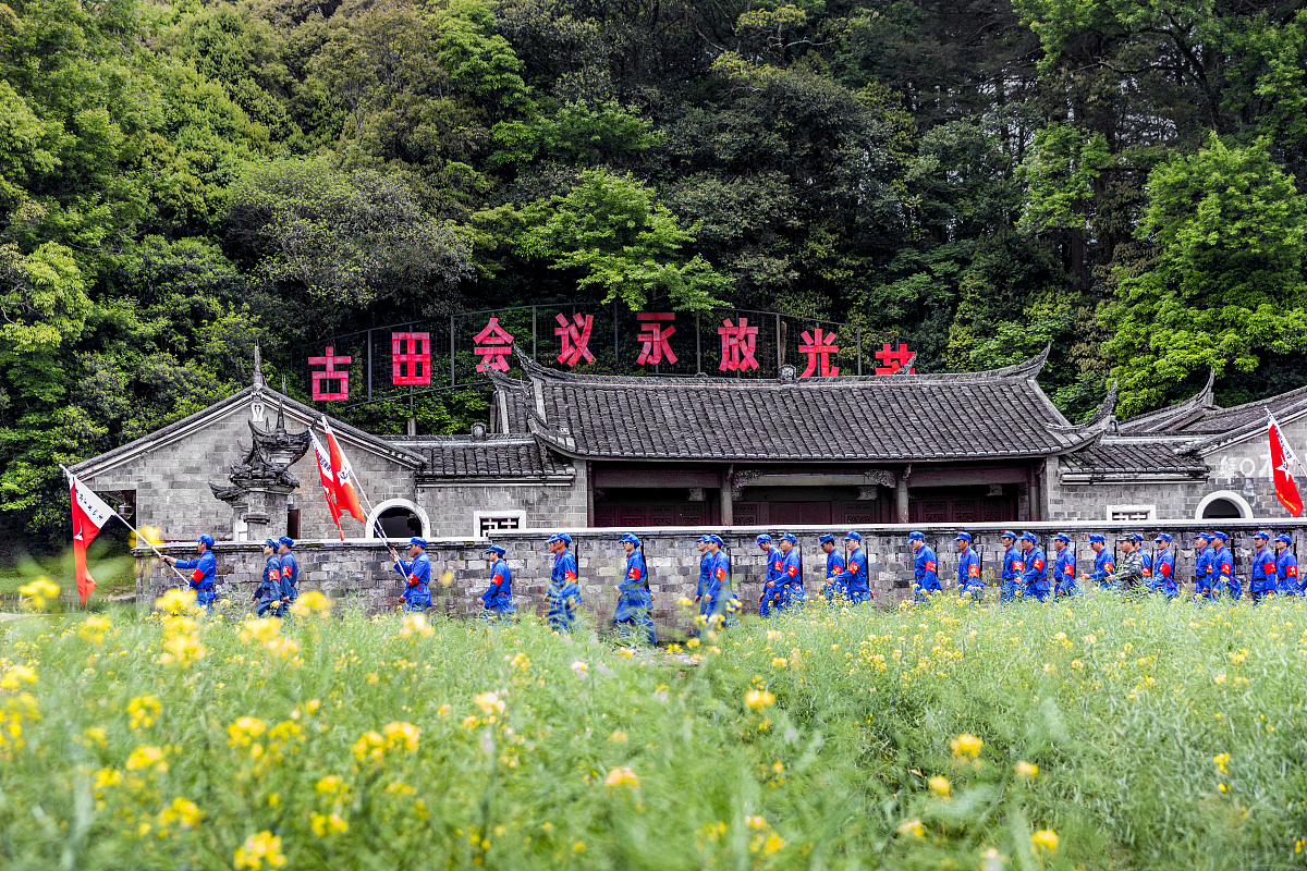 公司周年庆演讲稿：软件授前代表致辞 | 300字