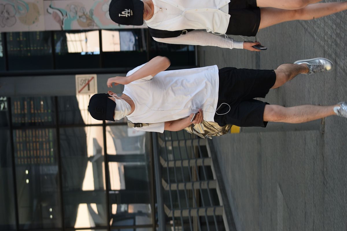 以《追我吧》：明星们的跑酷挑战之旅为题写一篇1200字文章