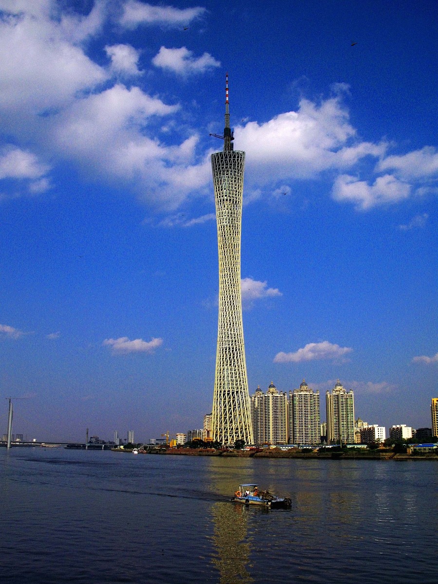 ***_***2009-06-04,广州新地标,蓝天白云下珠江河畔的广州新电视塔.++