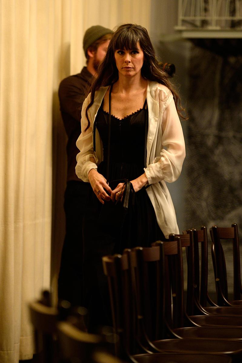 凯莎留下与父王并肩作战：霍夫曼家族的荣耀之战