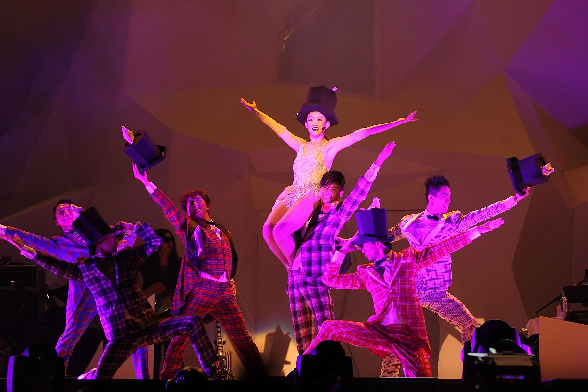 自然之舞 -  一首欢快的爵士中文歌曲