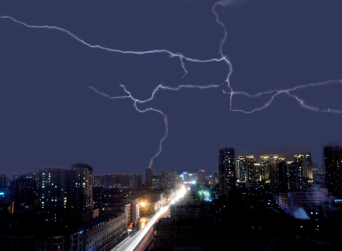 闪电诗句：描绘天空之舞的美丽与力量