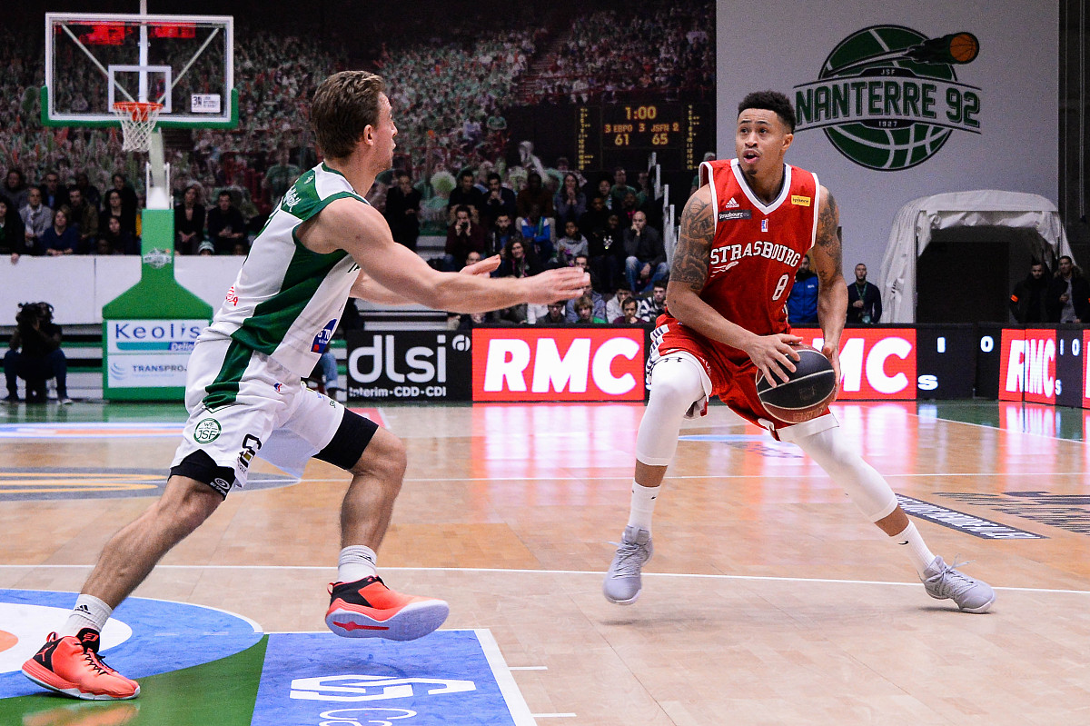 slaughter a.j of strasbourg during the french pro a between nant