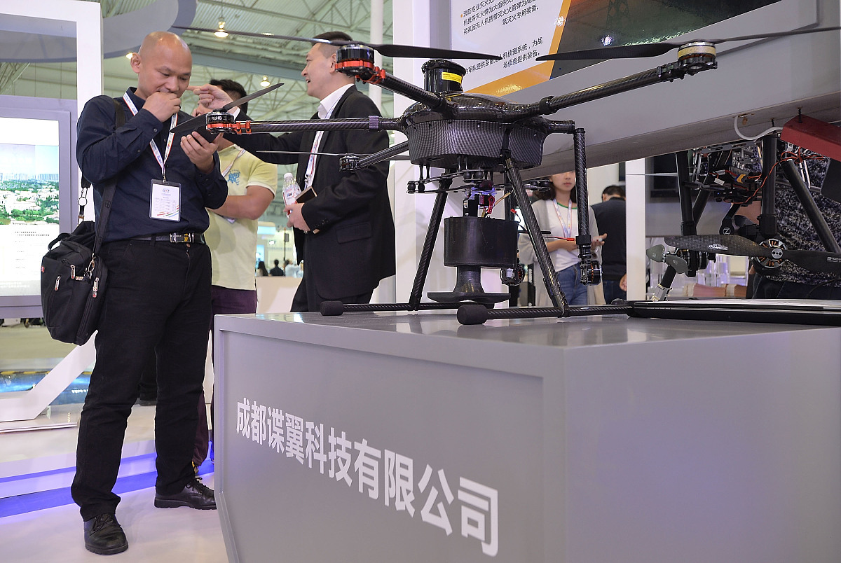 颁奖仪式主持人发言稿：致敬创新创业者