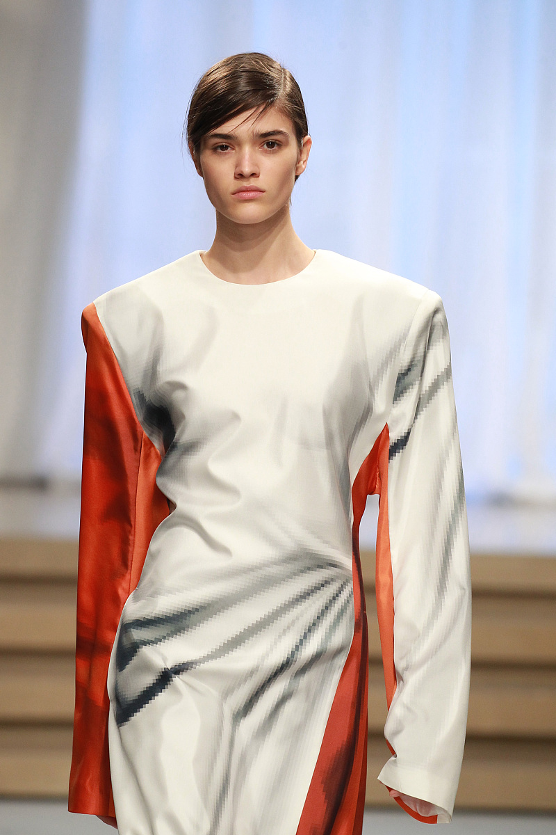 当地时间9月24日,米兰,2017春夏米兰时装周:jil sander 品牌秀场.***_