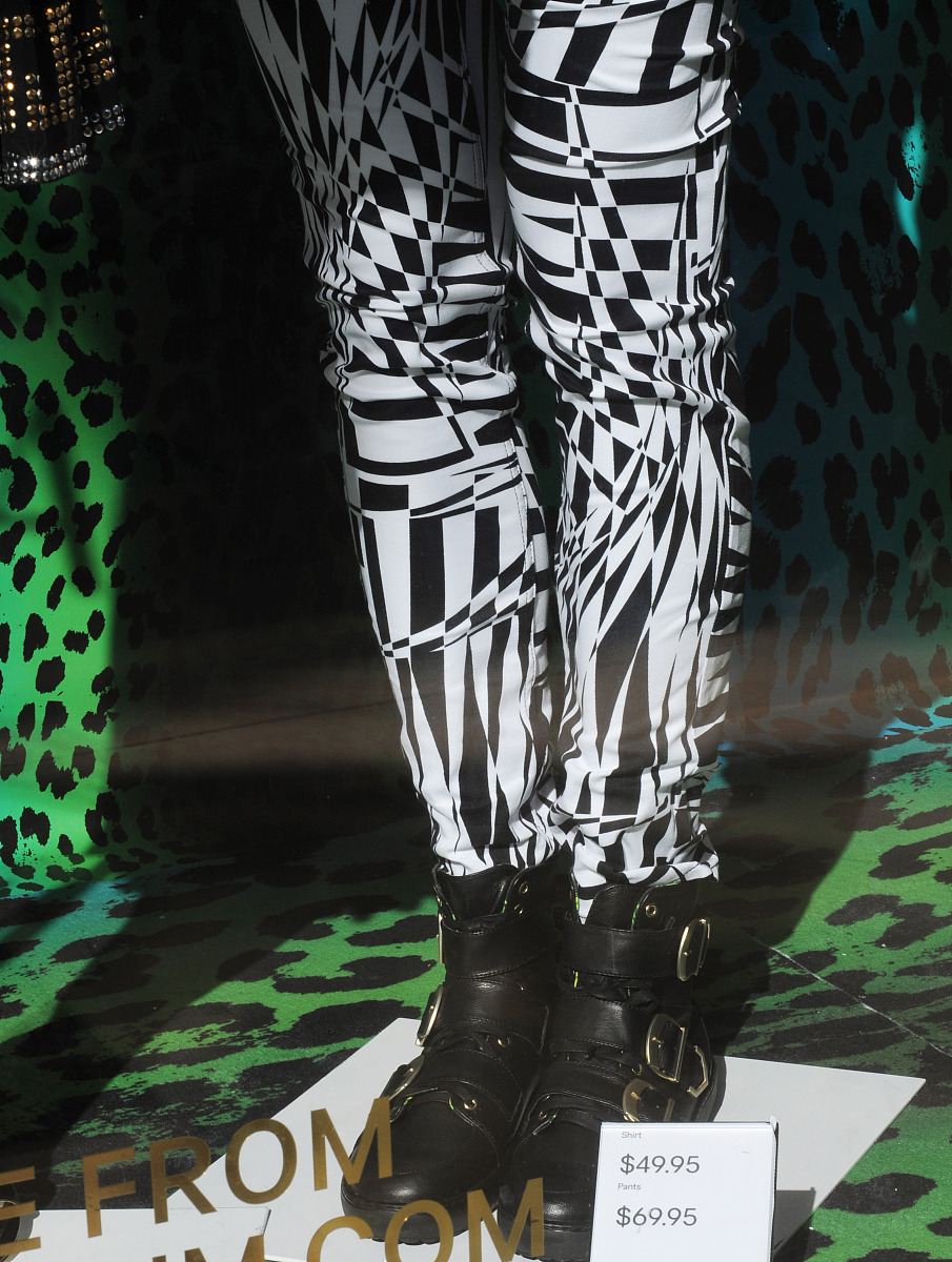 2011年11月19日,纽约,versace for h&m 火爆发售.***_***november 19,