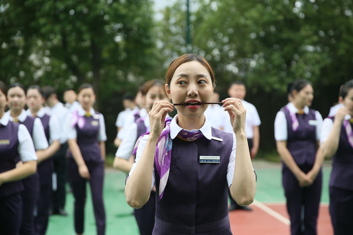 重庆垫江中学国际航空乘务是全世界的跑吗