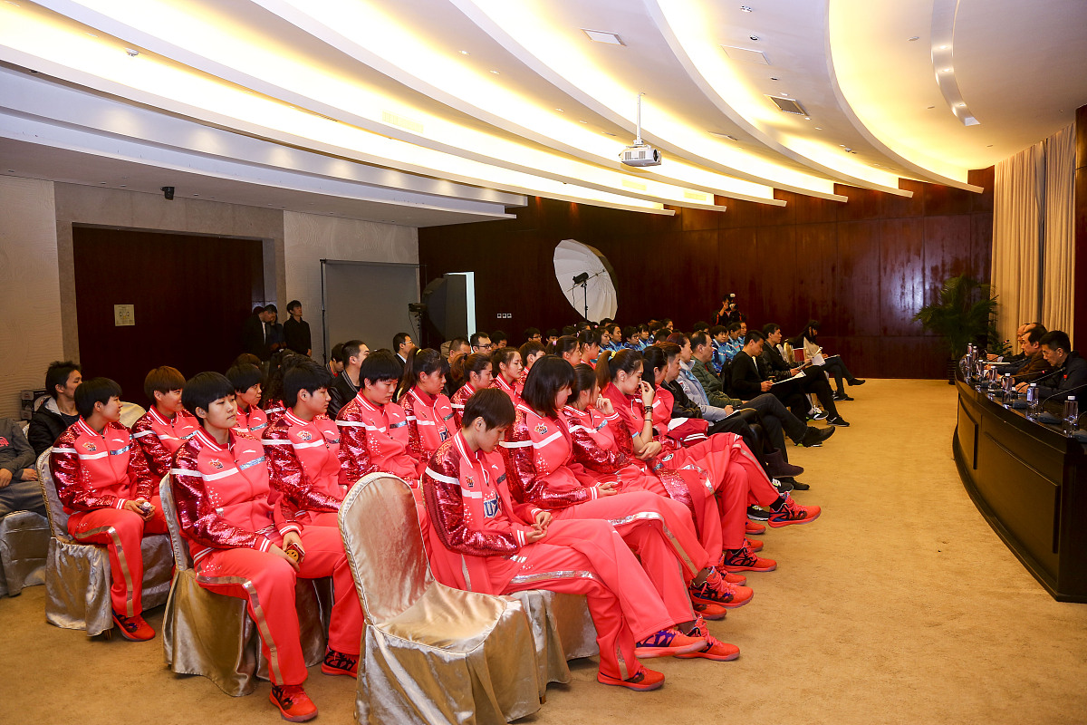 写一篇实习日志内容是关于在畔山酒店市场部实习半个月的内容和感悟按照半月度来写不要按照每天来写