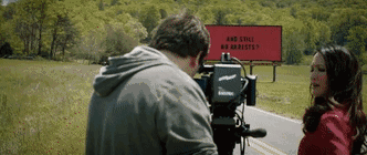 為了受辱而死的女兒討回公道，她成了全鎮有名的瘋子