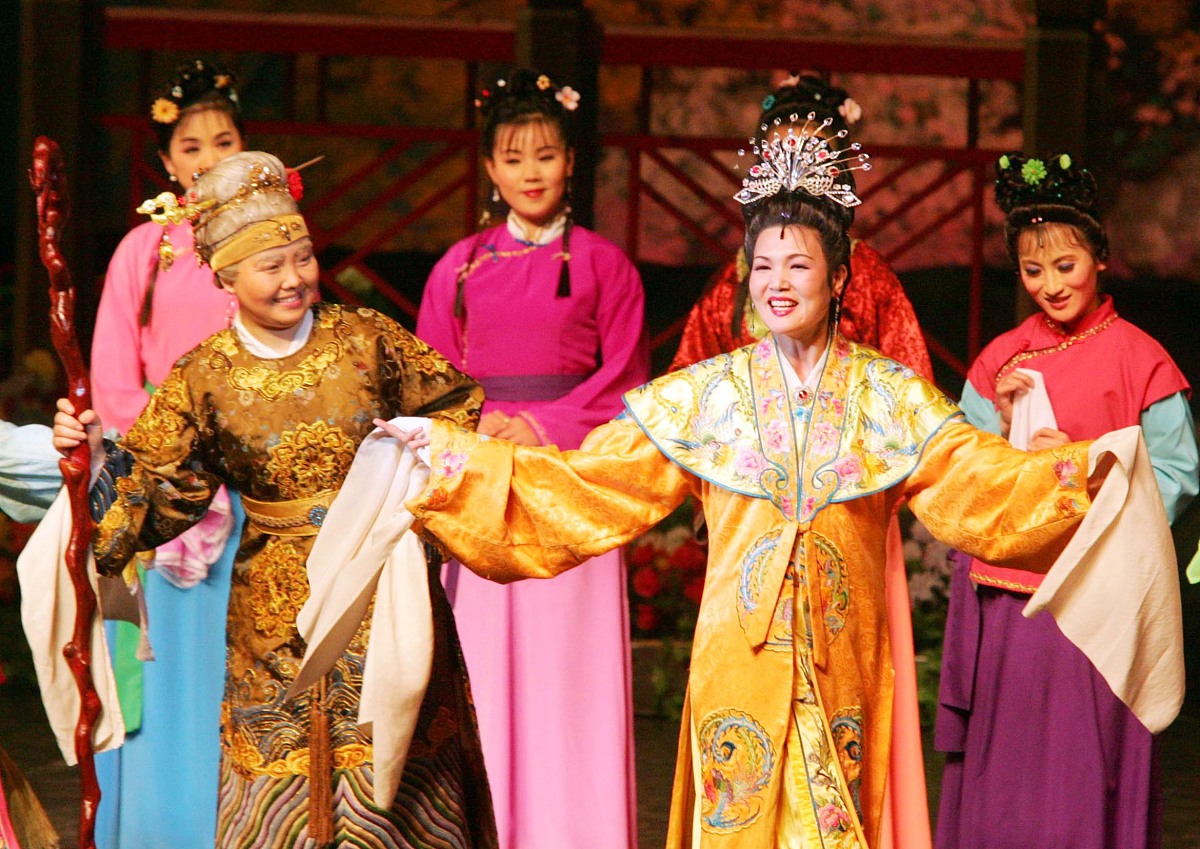 《红楼梦》第一回第四部分：贾母寿宴盛况，展现贾家兴衰