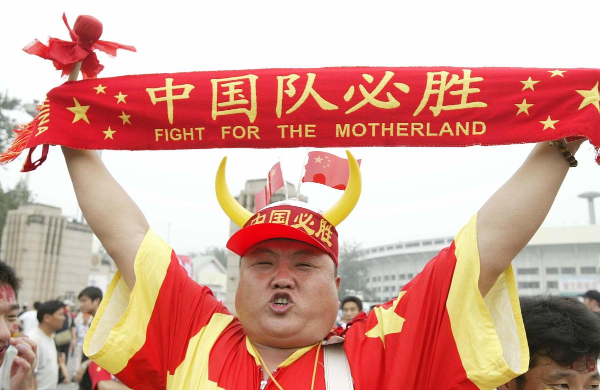 2004年7月17日,在离亚洲杯开幕还有2个小时的时候,火爆球迷抢先出击.+