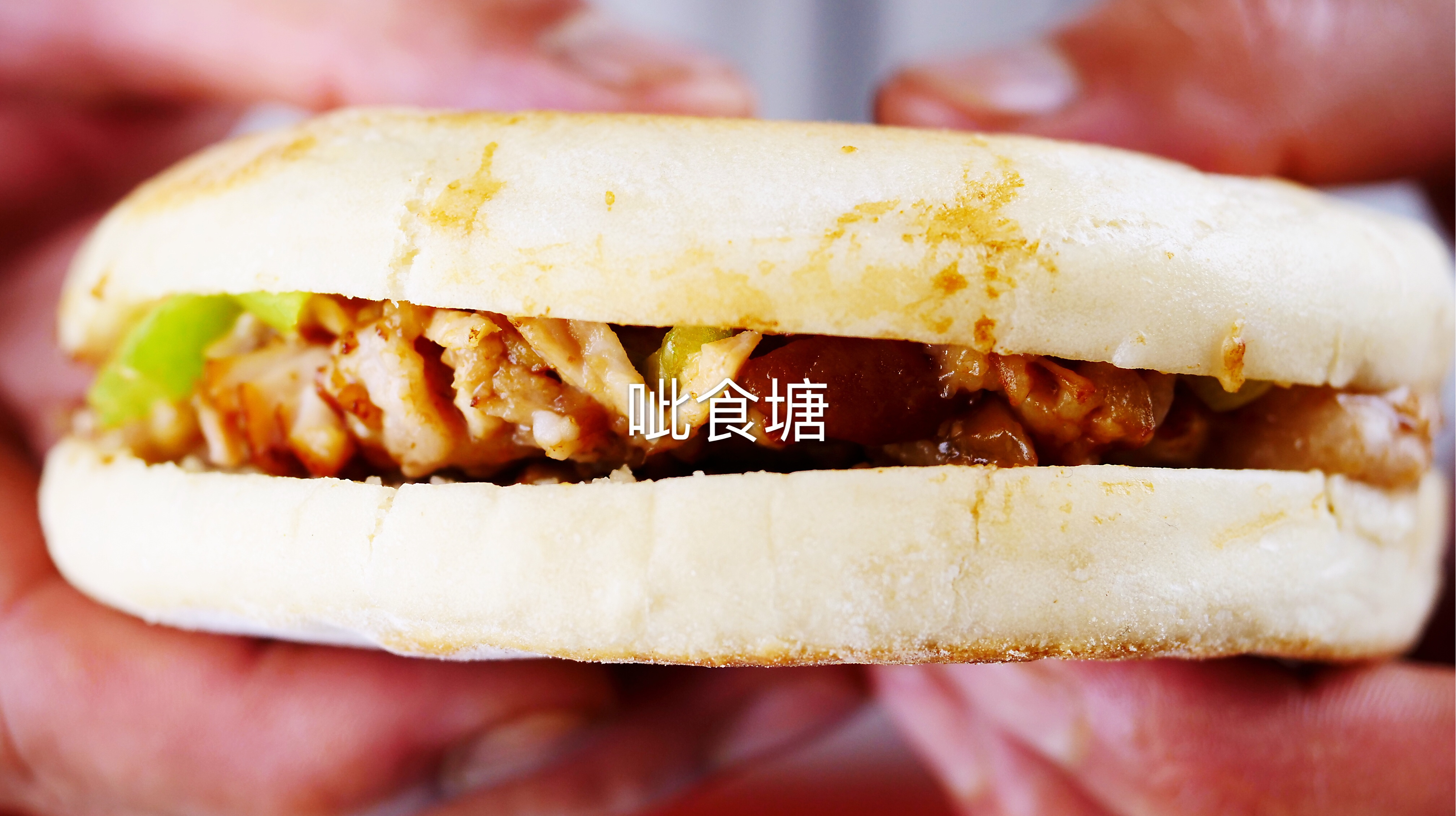 肉夹馍怎么做才地道好吃 2分钟教你在家做 馍酥香肉软烂 超好吃