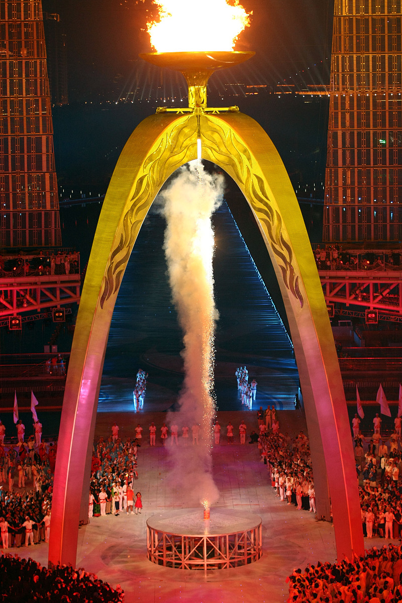 杭州亚运会主火炬今晚如何点燃？历届亚运会难忘点火瞬间回顾