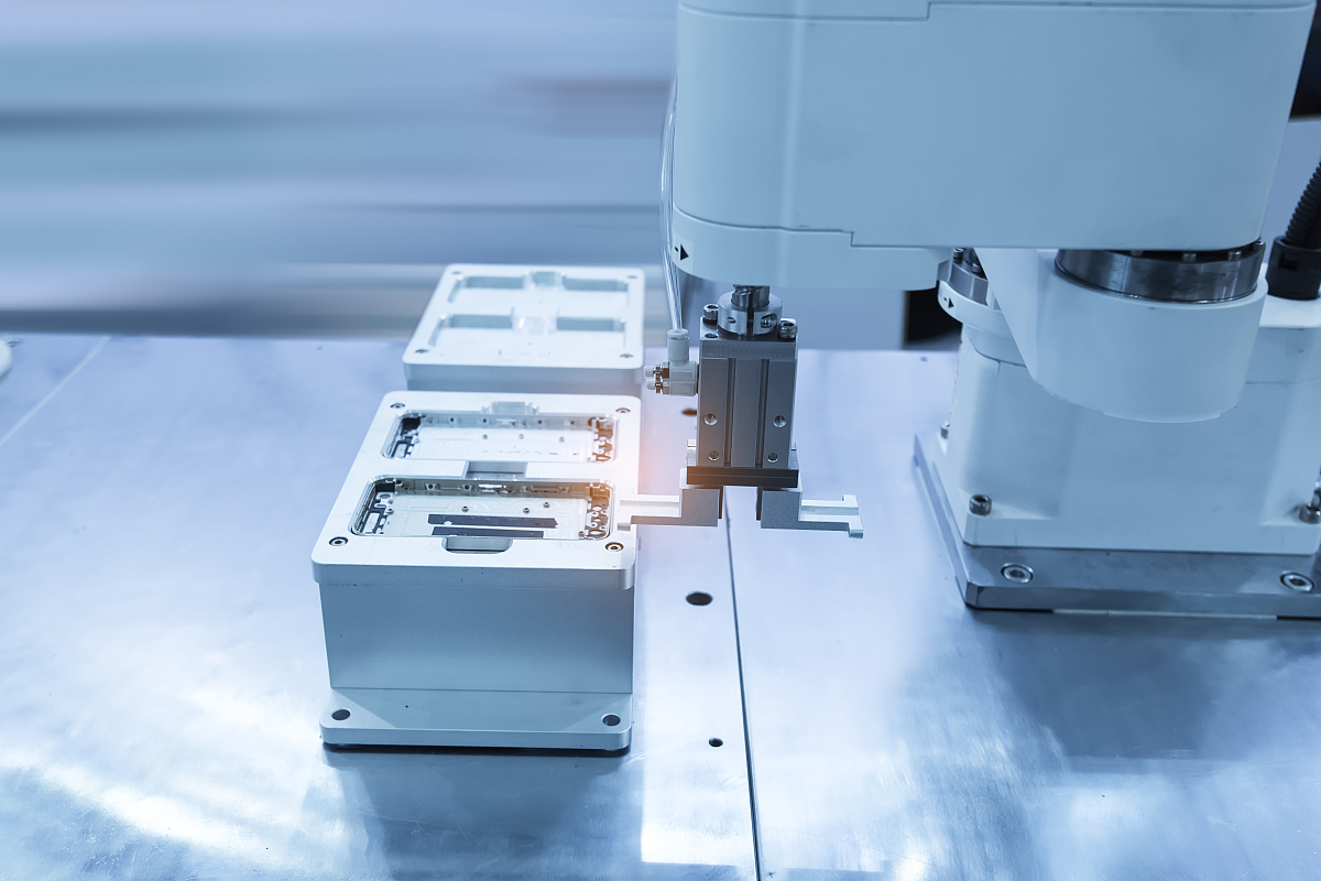 写出双工位铰钻自动加工装置简介不少于1000字