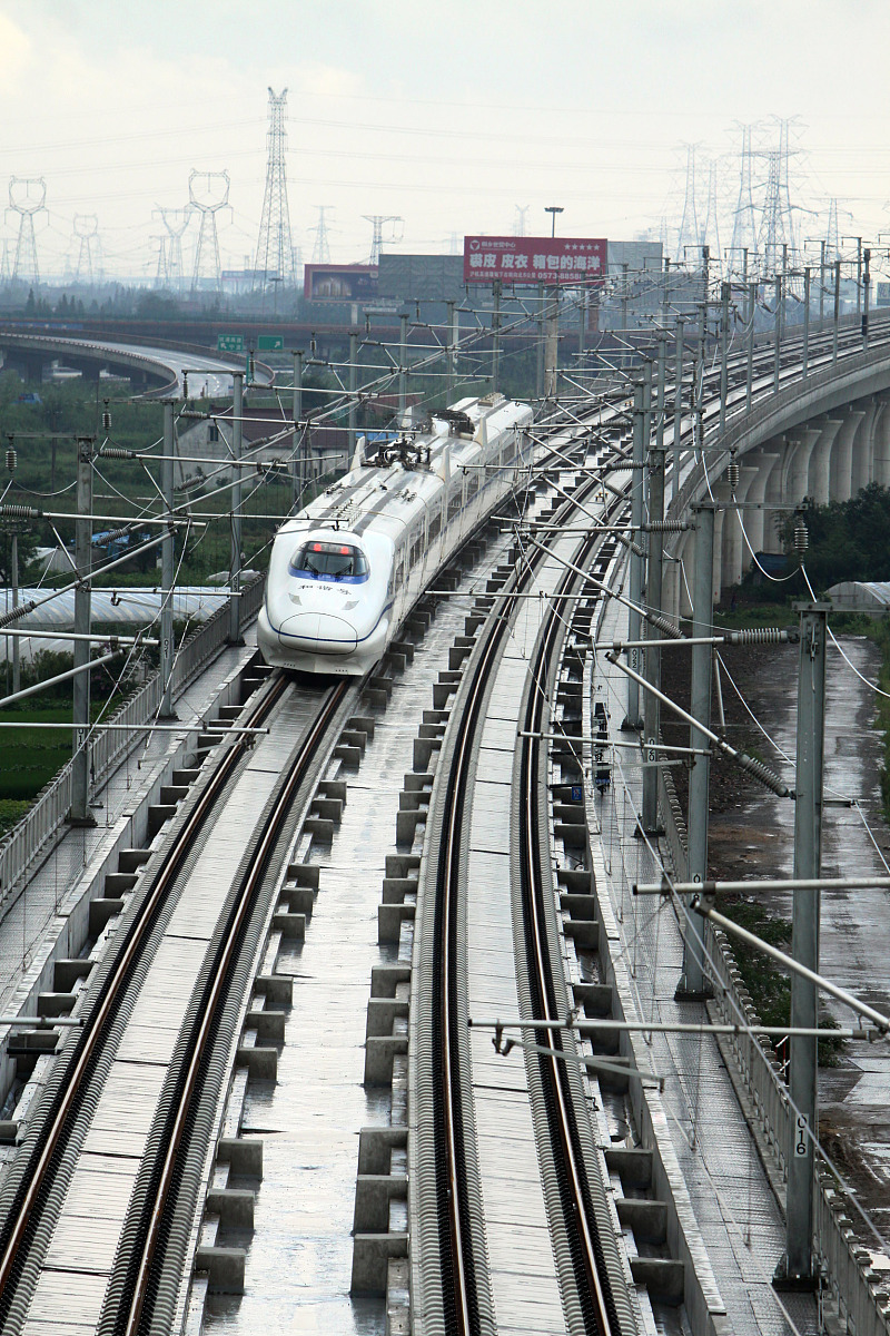 贵阳高铁职业学校专业介绍：铁路电子技术、列车调度、车辆运用与维修等