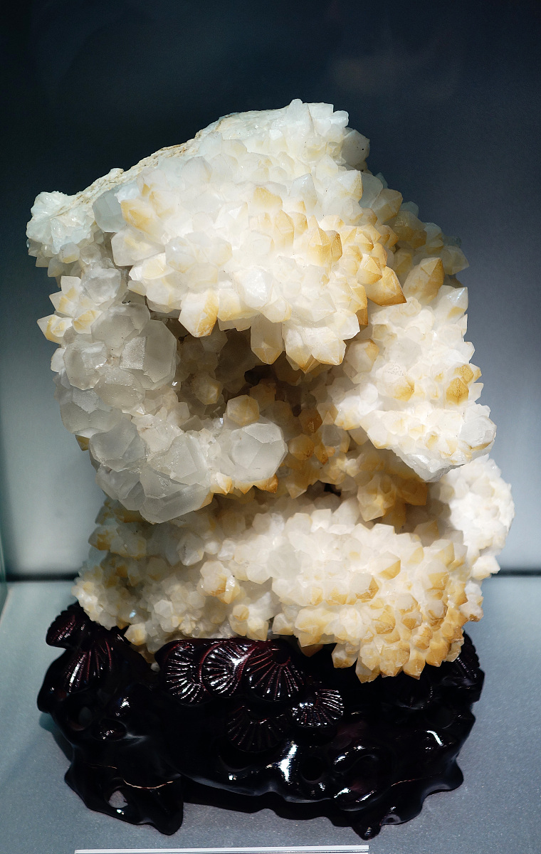 泰伯利亚矿石性质解析：外观、能量及特殊能力