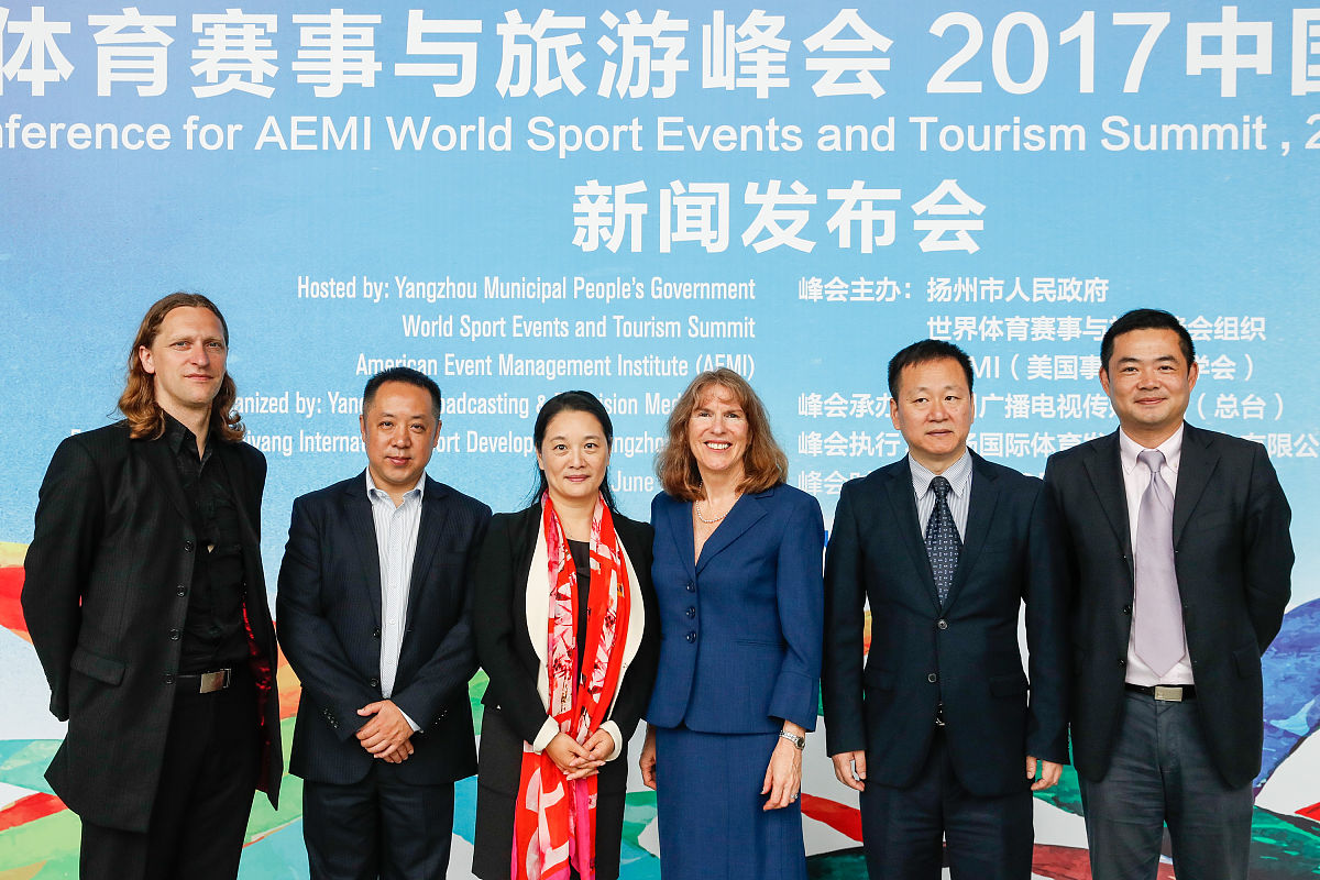 将以下内容扩充至2000字：通过参与本次澳门研学实践活动我深深感受到了理论与实践相结合的重要性。在专题讲座中我们不仅学到了国际组织的工作原理和可持续发展的重要性还了解到了人工智能和智慧城市的最新发展动态。这些知识不仅开阔了我的视野也提高了我的综合素养和全球胜任力。在技能提升环节中我学到了思维导图的应用技巧和创新思维的方法这些技能对于我今后的学习和工作都具有重要的指导意义。在实践创新环节中我们通过参