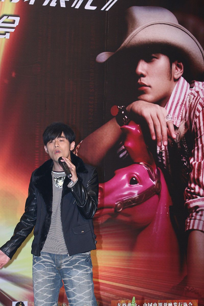 周杰伦首张专辑《Jay》第一首歌：反方向的钟