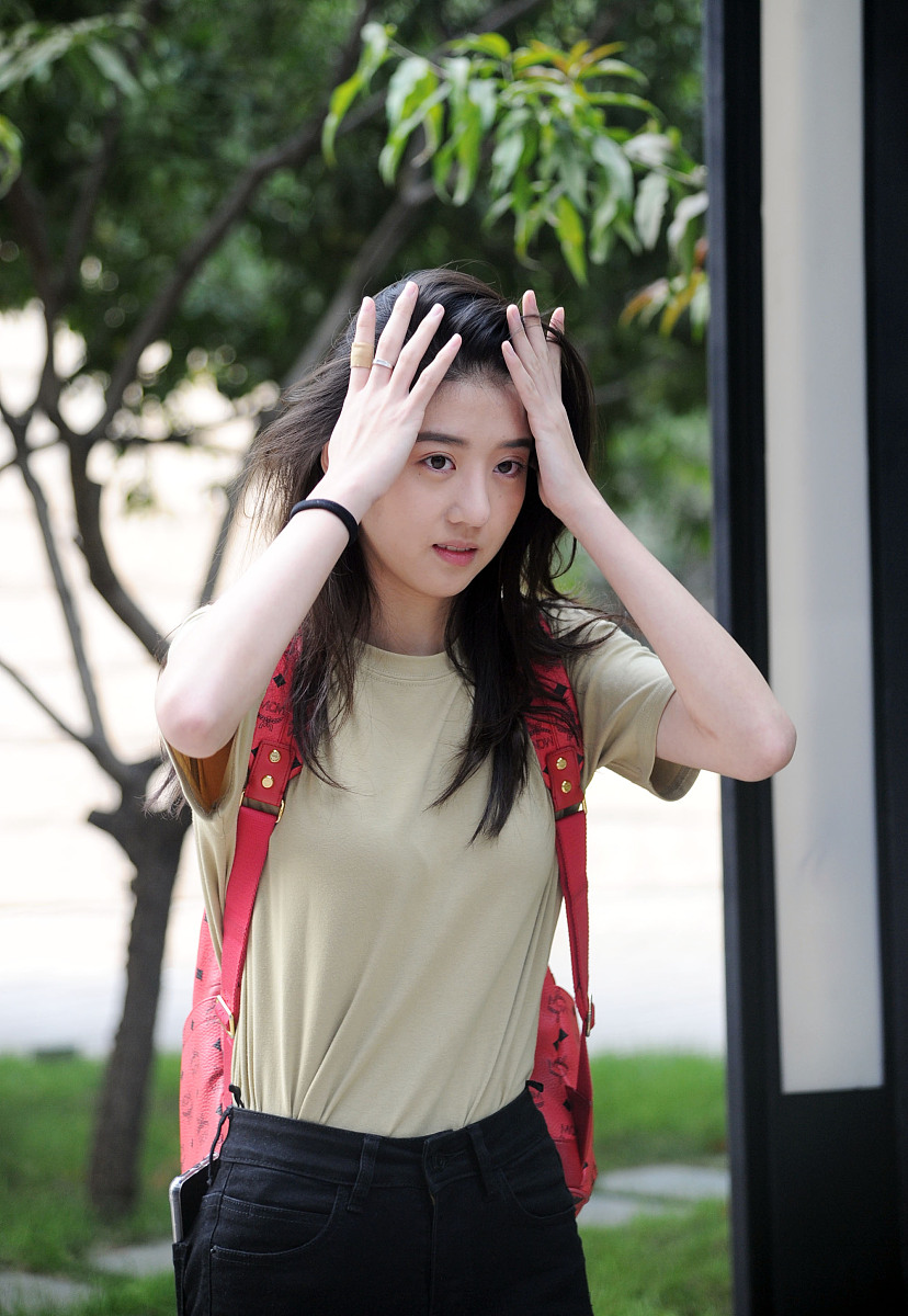 夸身高160cm 21岁女孩子 800字 是个懒蛋不爱运动